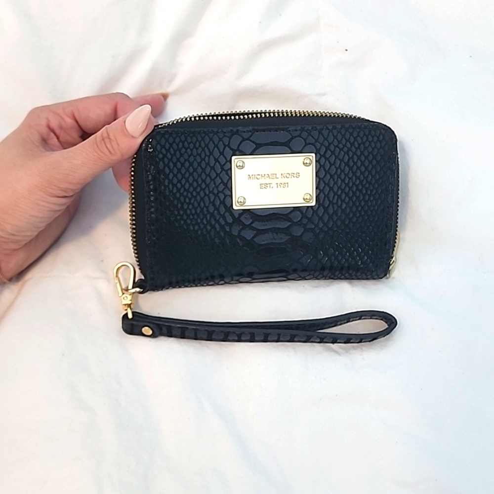 Michael kors zipper leather small textured wrist Wallet gold detailing
